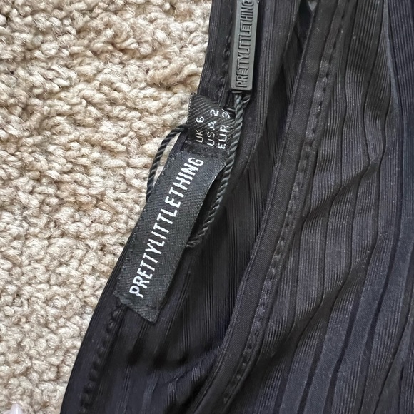 Pretty little thing shorts jumpsuit - Picture 3 of 3